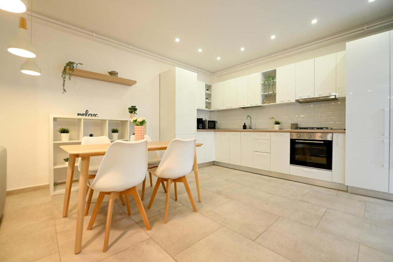 Splendid 2Br Apartment With Breathtaking Views Of Casa Poporului Bukarest Kültér fotó
