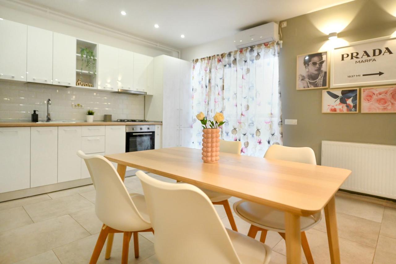 Splendid 2Br Apartment With Breathtaking Views Of Casa Poporului Bukarest Kültér fotó