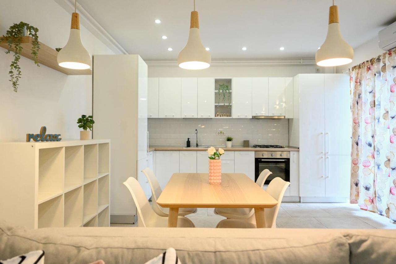 Splendid 2Br Apartment With Breathtaking Views Of Casa Poporului Bukarest Kültér fotó