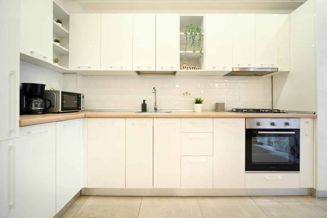 Splendid 2Br Apartment With Breathtaking Views Of Casa Poporului Bukarest Kültér fotó