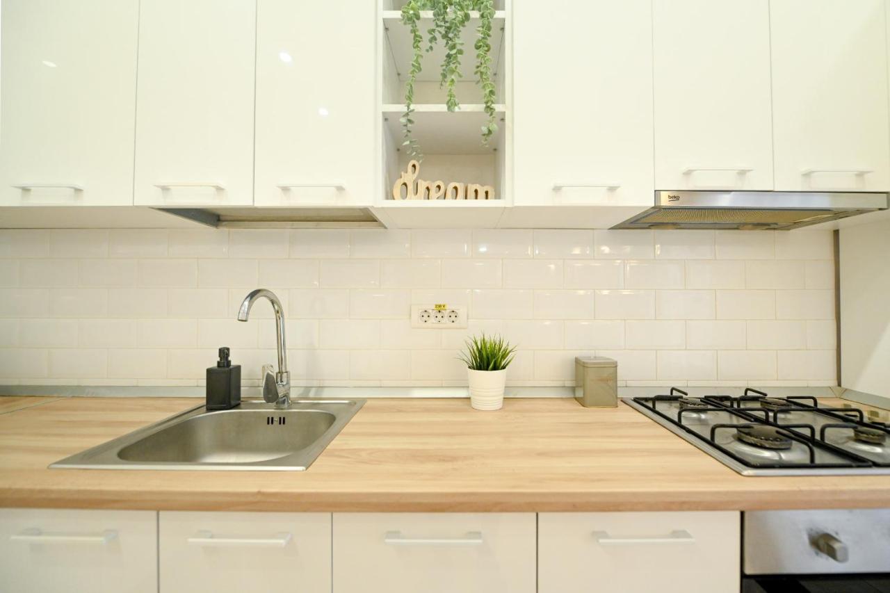 Splendid 2Br Apartment With Breathtaking Views Of Casa Poporului Bukarest Kültér fotó