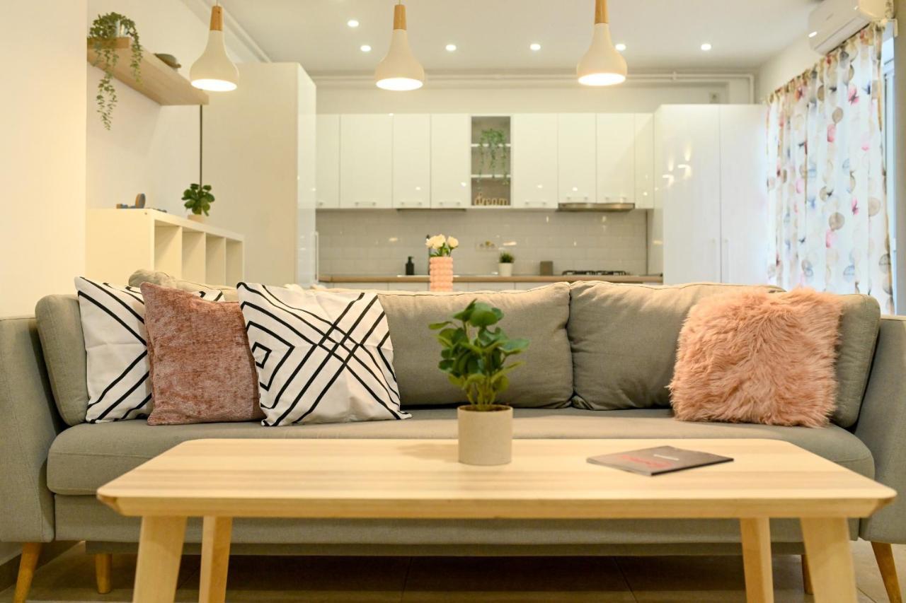 Splendid 2Br Apartment With Breathtaking Views Of Casa Poporului Bukarest Kültér fotó